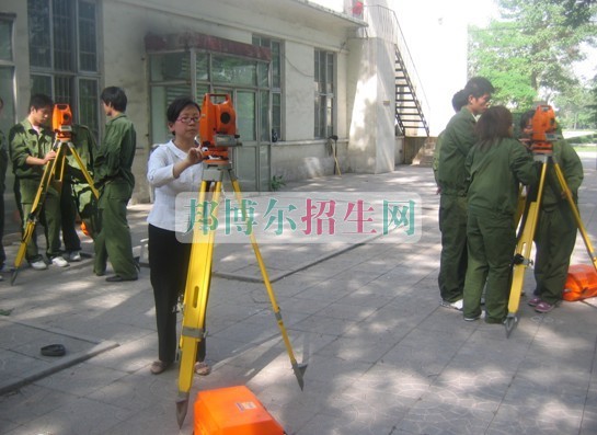 重慶建筑高級(jí)技工學(xué)校地址在哪里