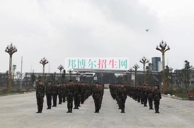 西翔航空學(xué)院青神校區(qū)首批新生軍訓(xùn)火熱進(jìn)行