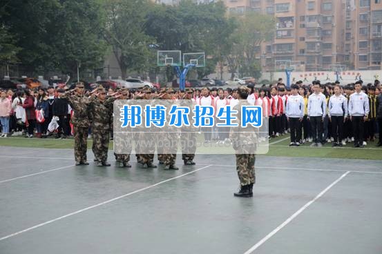 資陽師范學(xué)校隆重舉行新生軍訓(xùn)匯報表演 展示17級資師學(xué)子風(fēng)采