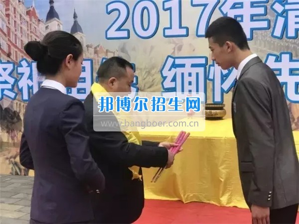 成都航空旅游職業學校2017年清明祭祖儀式