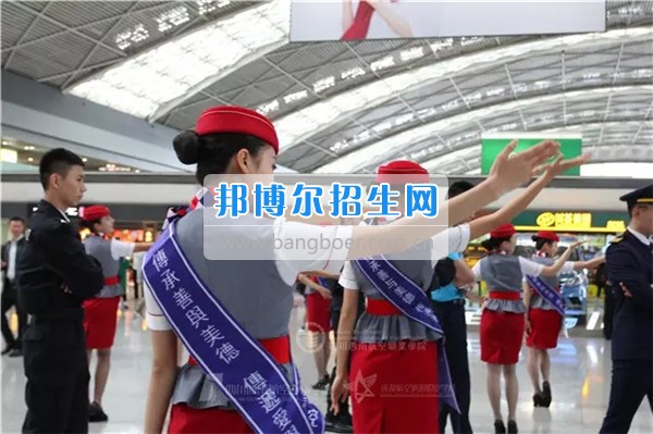 成都航空旅游職業學校學子2017年時尚快閃吸睛