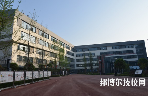 成都市青蘇職業中專學校2