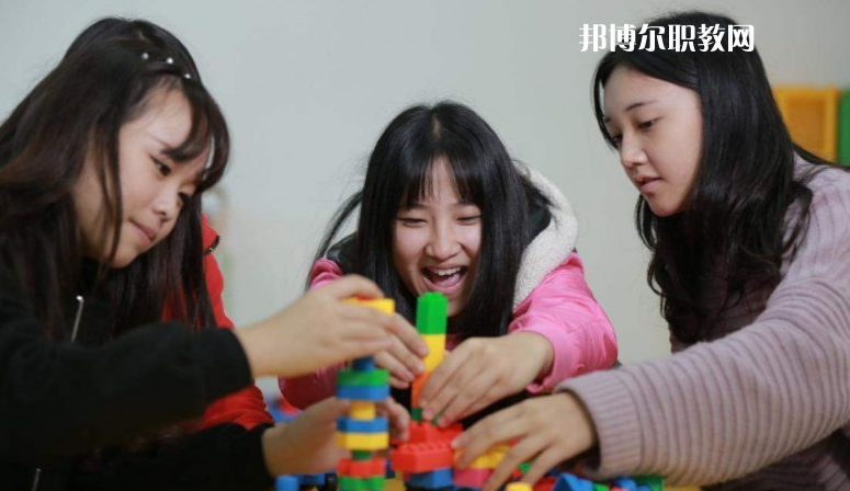 河北2022年女生上幼師學校學什么好