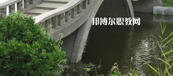 淮安市洪澤區(qū)技工學(xué)校地址在哪里，哪個(gè)地區(qū)，哪個(gè)城市?