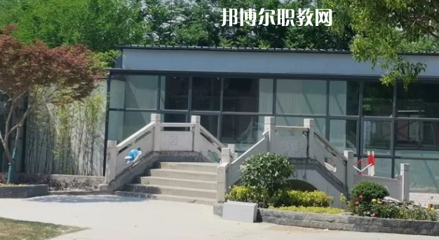 泰州市姜堰區江淮職業高級中學地址在哪里，哪個地區，哪個城市?